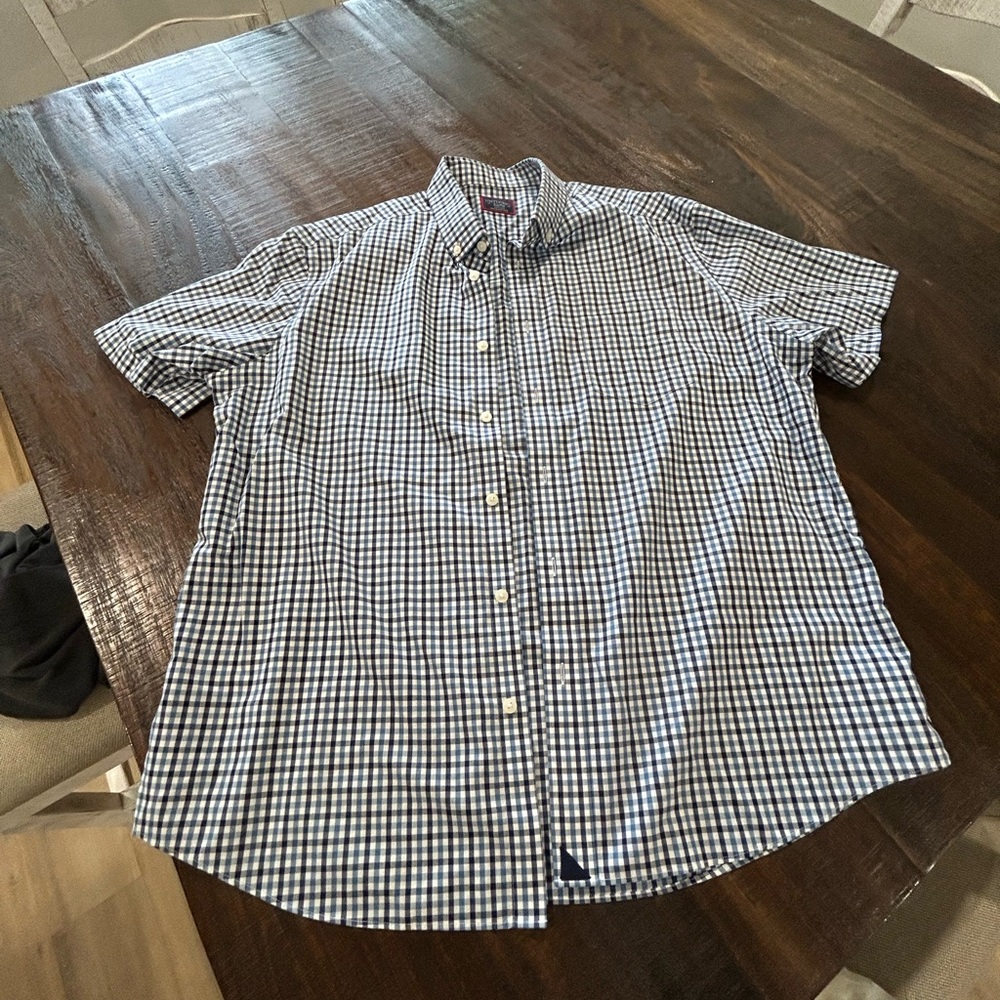 UNTUCKit Blue and White Casual Button Down Shirt